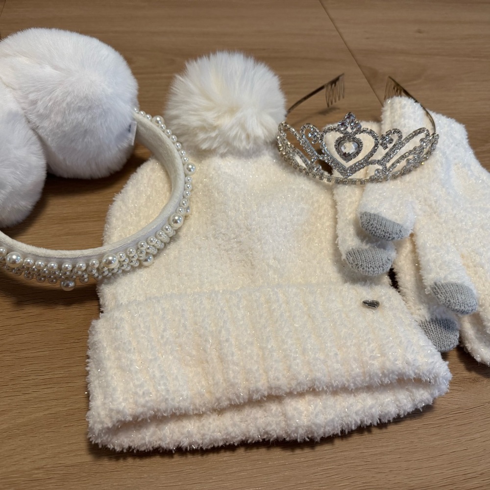 Cozy White Winter Accessory Set